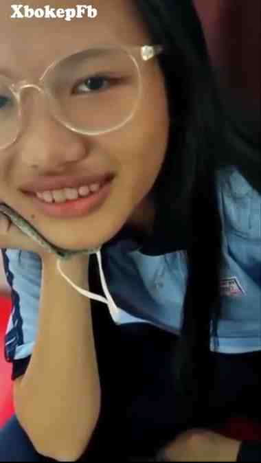 Background nonton video viral Bocil Smp DiSodok Saat Tugas Kelompok