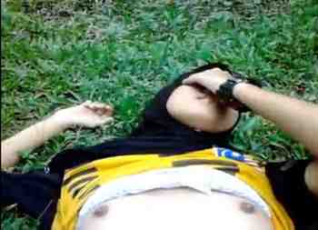 Background nonton video viral BOKEP ABG Smp Di Genjot Ojol Di Lapangan